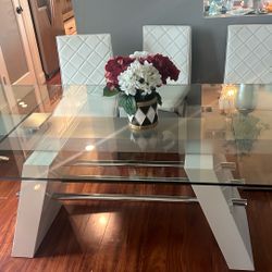 Extendable Dinning Table