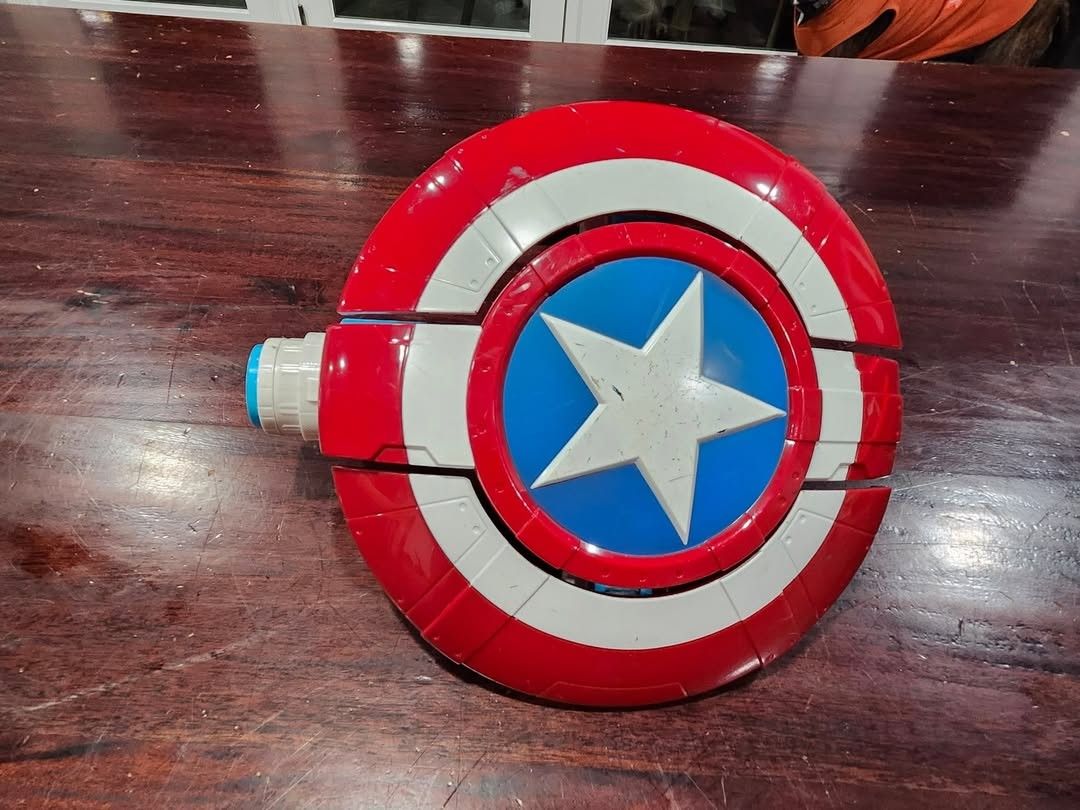 Nerf Marvel Avengers Assembler Gear Captain America's Shield and Blaster Dart Blaster