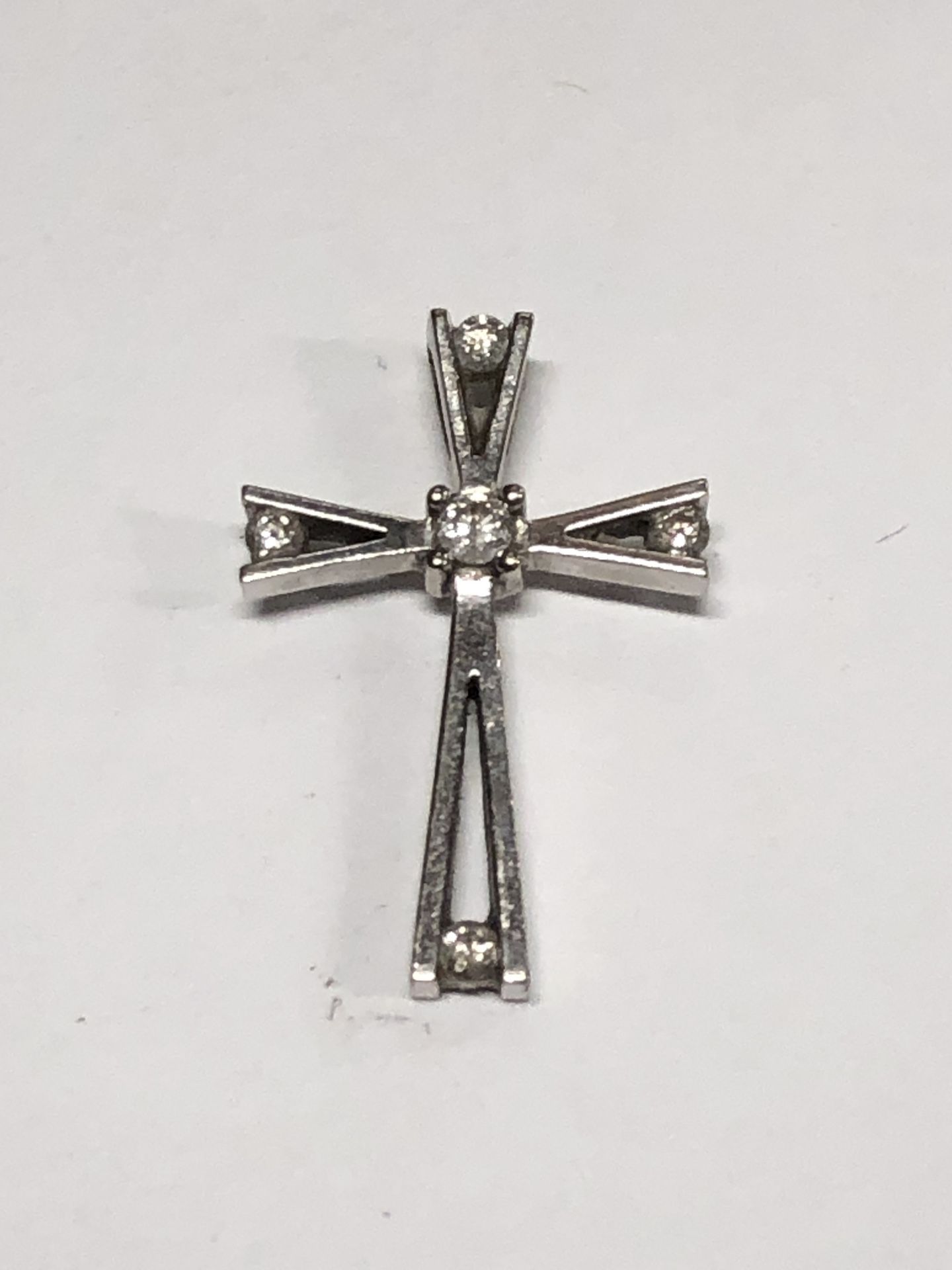 10k White Gold Cross Charm 0.7 Grams