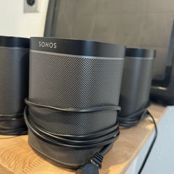 5 Nearly Brand New Sonos Speakers