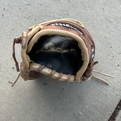 A800 and Vinci Baseball Gloves