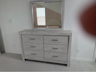 Girls Dresser with mirror