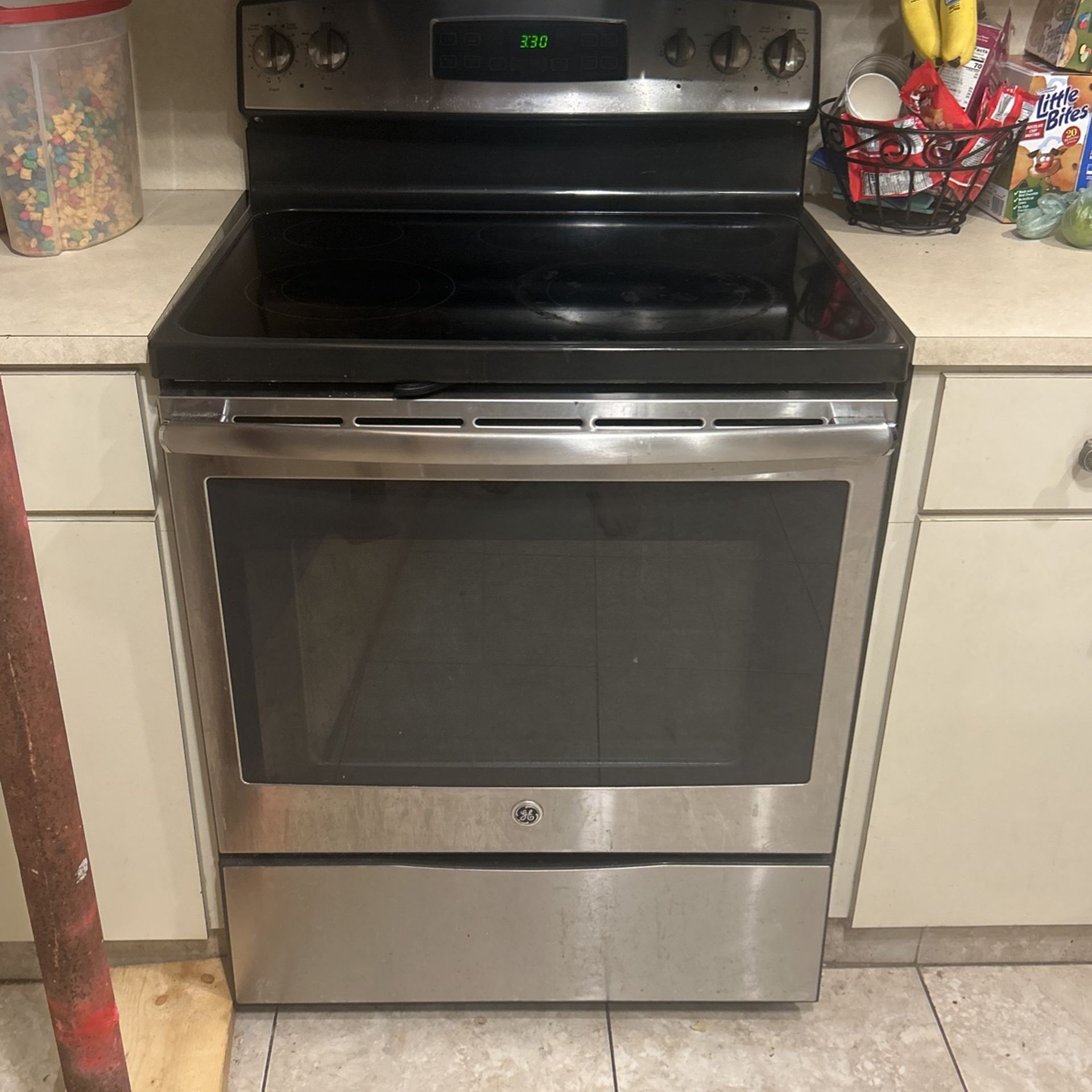 GE Kitchen Appliances Stove, Microwave, Dishwasher