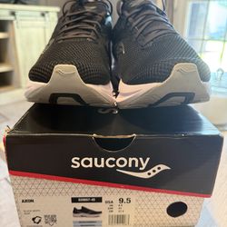 NEW MEN’S SAUCONY RUNNING SHOES