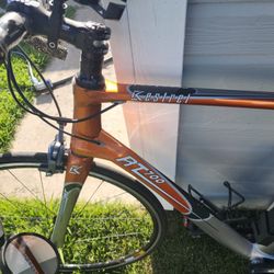 Kestrel RT 700 Carbon FIBER ROAD BIKE