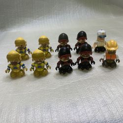 Fisher Price 2008 Trio Castle Set  Figures Red  Black Gold Knights & King &other