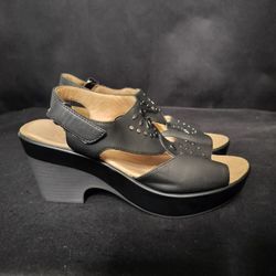 Natualizer SOUL Flower Patterned Sandals (Size 8)