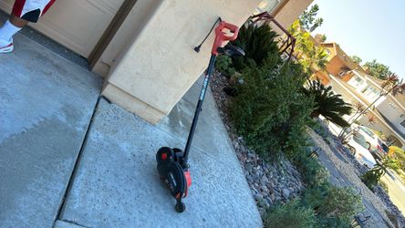 Black & Decker Side Trimmer Plug In