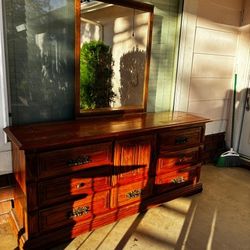 Dresser With Mirror 