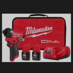 Milwaukee M12 Impact Driver Kit