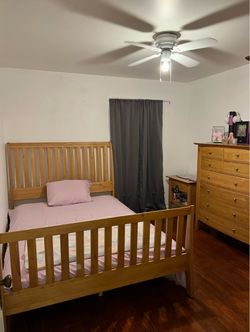 Bedroom furniture set