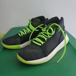 Size 6 Under Armor Shoes Clean