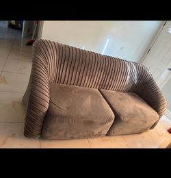 Couch￼