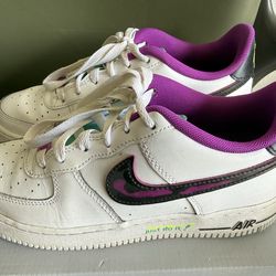 Nike shoes white and purple