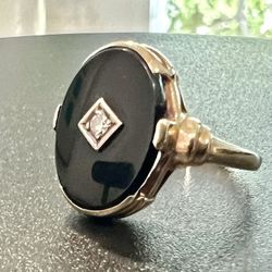 💎 Beautiful Ladies 10K Yellow Gold, Black Onyx & Diamnd Ring 