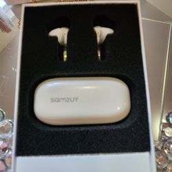 Brand New Ear Buds Noise Cancelling