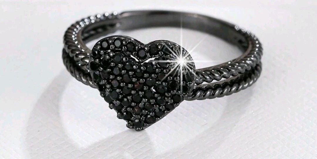 Black Heart Sparkle Ring