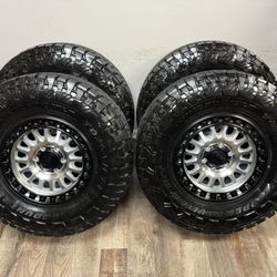 17x8.5 KMC WHEELS Like New 
