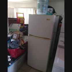 Magic Chef Refrigerator Width 24" Height 59"