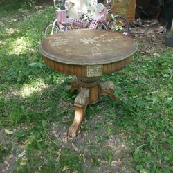 ANTIQUE. Round. Table.  Old.   2500. Or. Best