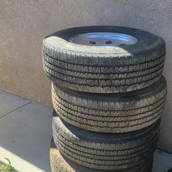 LT265/75R16 Tire with 16" Polished Rim 