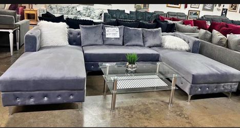 NEW GREY VELVET LUXURY SECTIONAL SOFA AND FREE DELIVERY