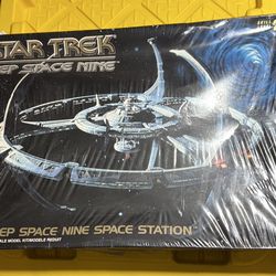 NEW Star Trek Deep Space Nine Space Station - 1/2500 Scale AMT Kit 8778