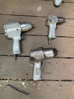 Pneumatic impact guns