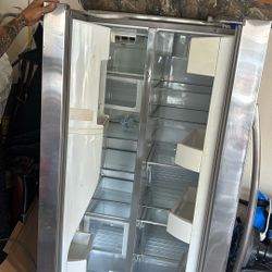 Used Fridge (refrigerator) Whirpool. Works Good