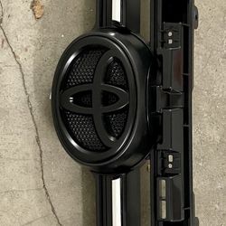 2022 Toyota 4Runner Front Upper Grille