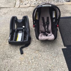 Car seat Graco  Snugride 4 To 35 Lbs W Base Expires  2024