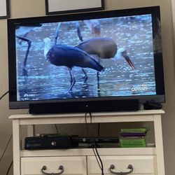 Sony Bravia 40" 1080p HD HDMI LCD Color TV, WITH BASE, REMOTE & CORD model KDL 40EX400