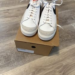 Women’s 11 Nike Sneakers