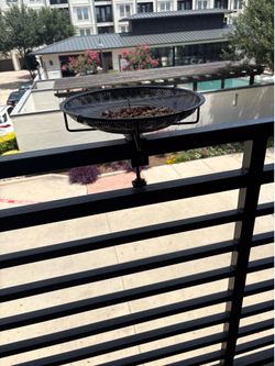 Bird feeder