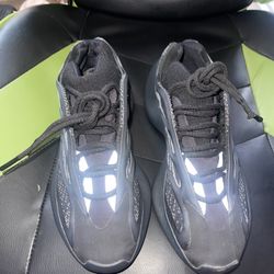 Yeezy 700 V3 “Alvah” Size 6.5