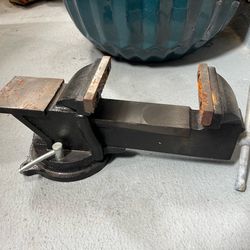 Bessey table vise 4 1/2 inch