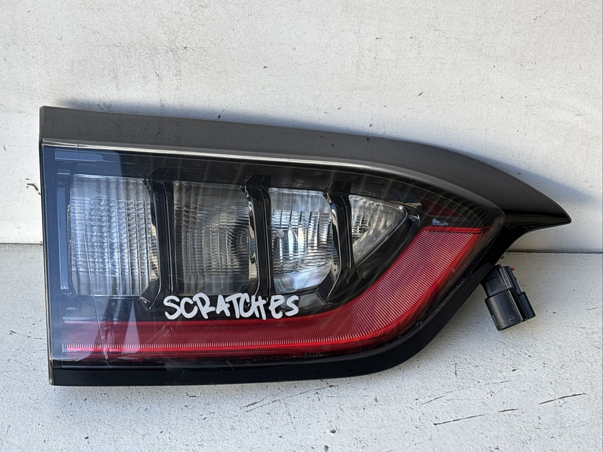 2019 - 2023 JEEP CHEROKEE LEFT LH INNER TAIL LIGHT OEM USED #5349