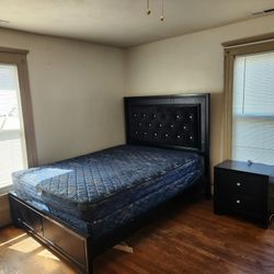 Black Queen Bedroom Set