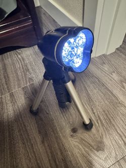 LED flashlight with tripod