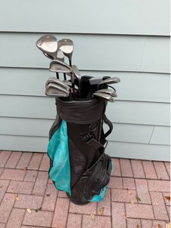 Clean! Ladies matching golf club set.  Right handed set complete with golf bag