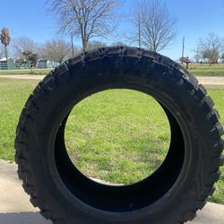 33x12.5x20 Tire