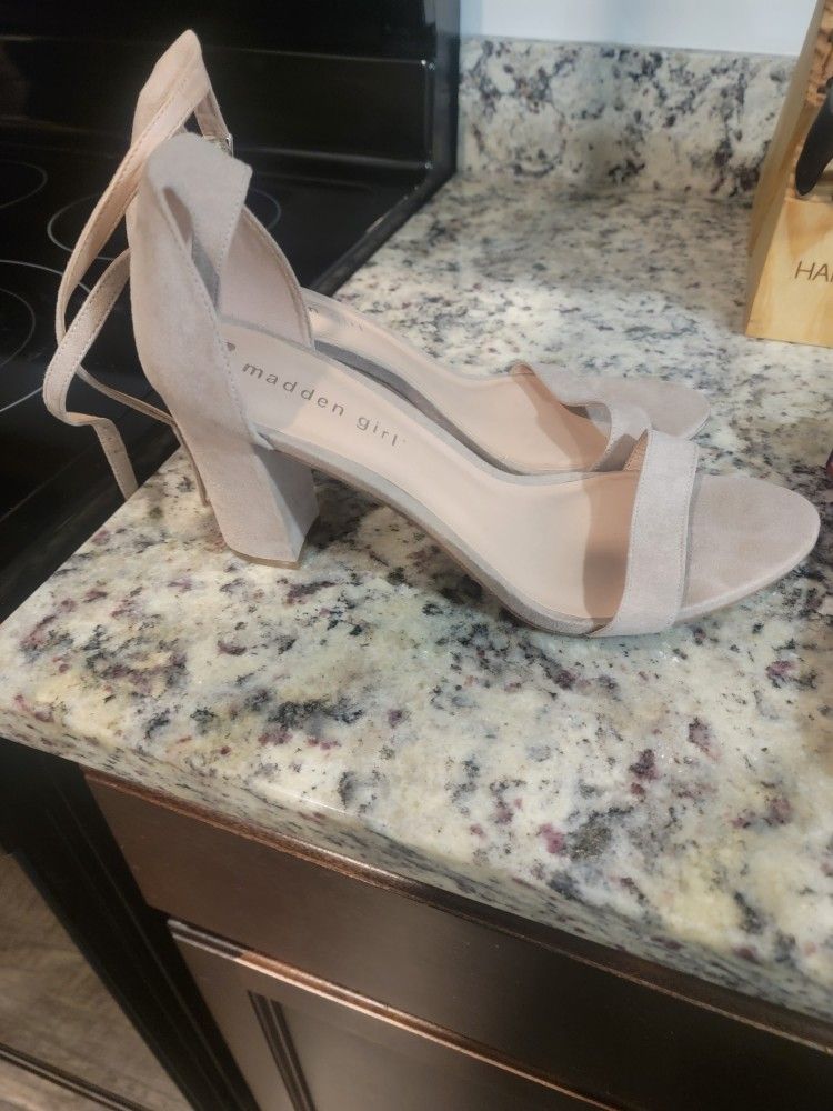 Women SIZE 10 Heels