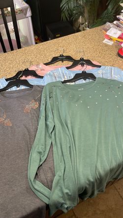 Women’s long sleeve tee