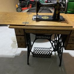 Antique Singer Sewing Machine Early 1900’s