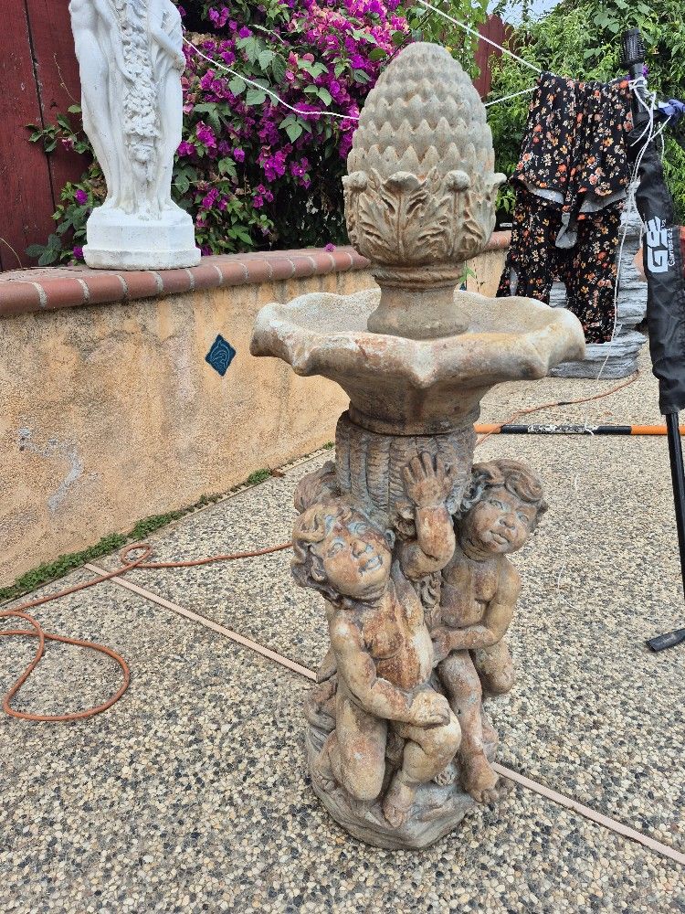 3 cherubs terracotta /concrete statue/fountain top