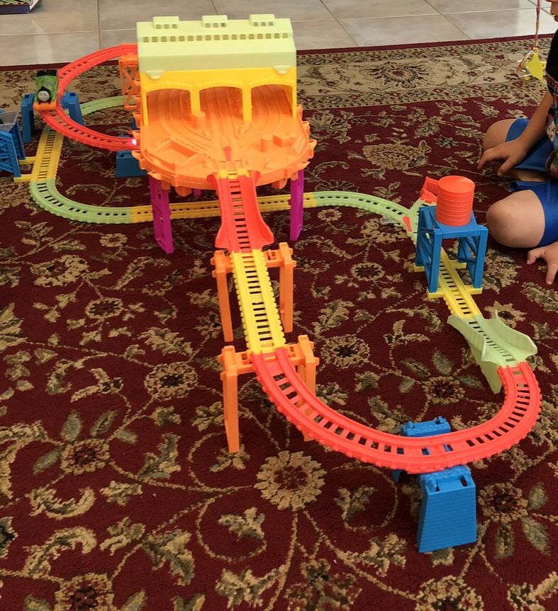 Thomas & Friends TrackMaster Hyper Glow Station W/ 5 Trains