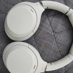 Sony WH-1000XM4 Noise Canceling