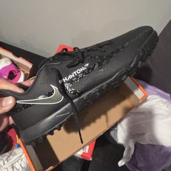 Nike Phantom Turf Soccer Shoes 
