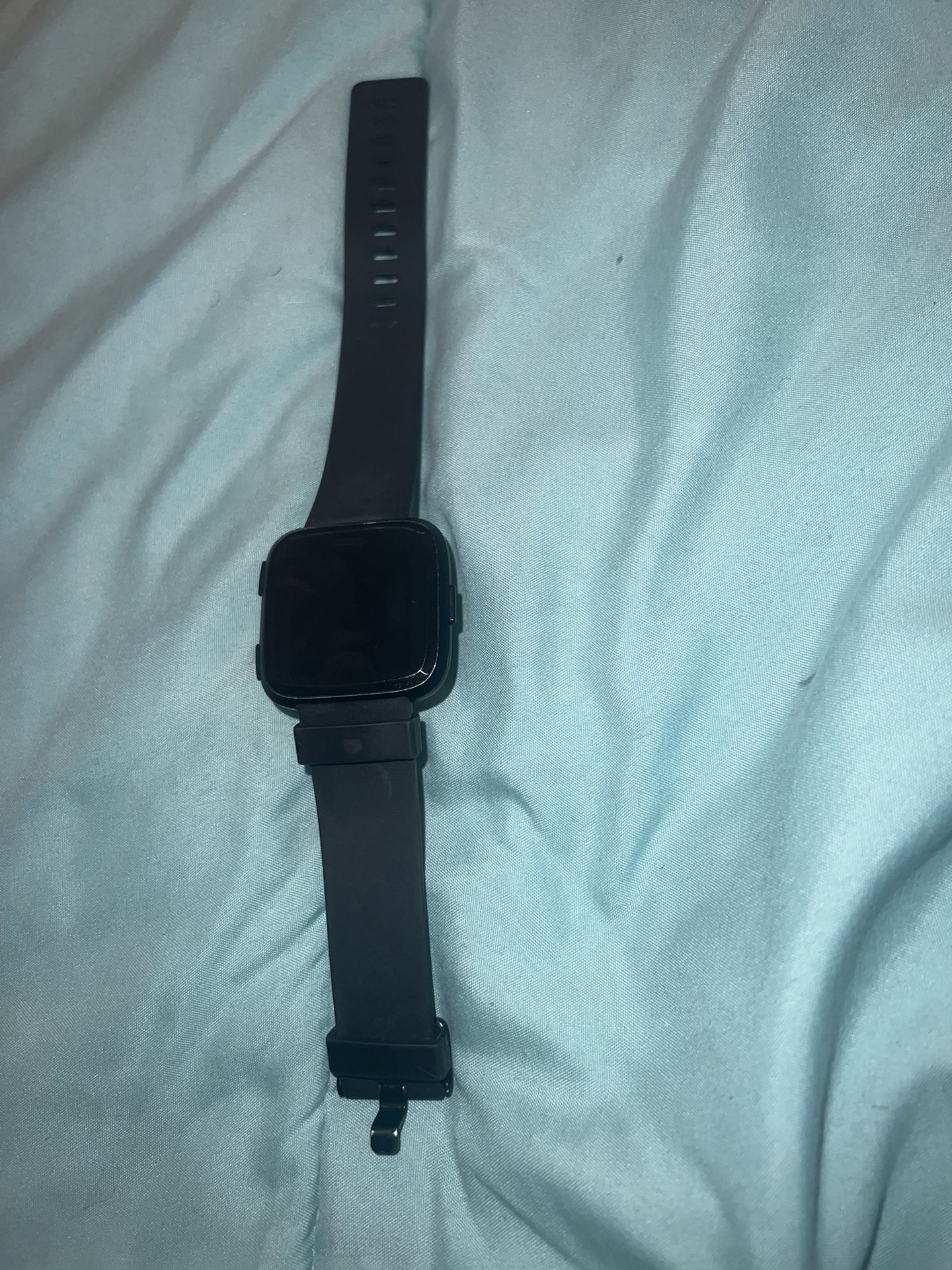 Fitbit Versa (With Charger)