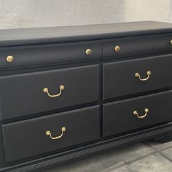 elegant Black 6 drawers wood dresser great condition
